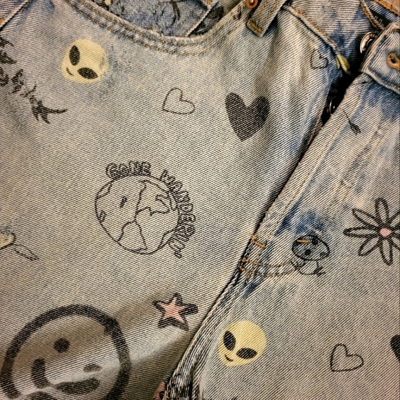 High‎ Rise Bermuda Shorts - Picture 8 of 11